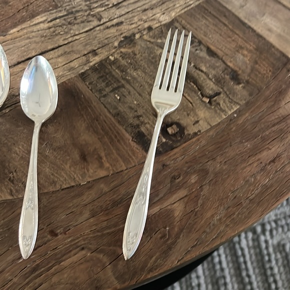 Vintage Oneida 5 pc flatware set: - Picture 5 of 16